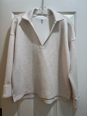 SPANX Cream v neck top
AIRESSENTIALS